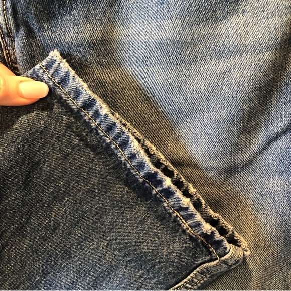 Levi’s Low Pro Straight jean intentional distress wide leg med rise size 28 - Picture 6 of 10